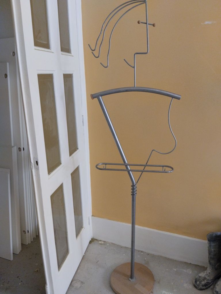 Vendo cabide por 15 euros negociáveis