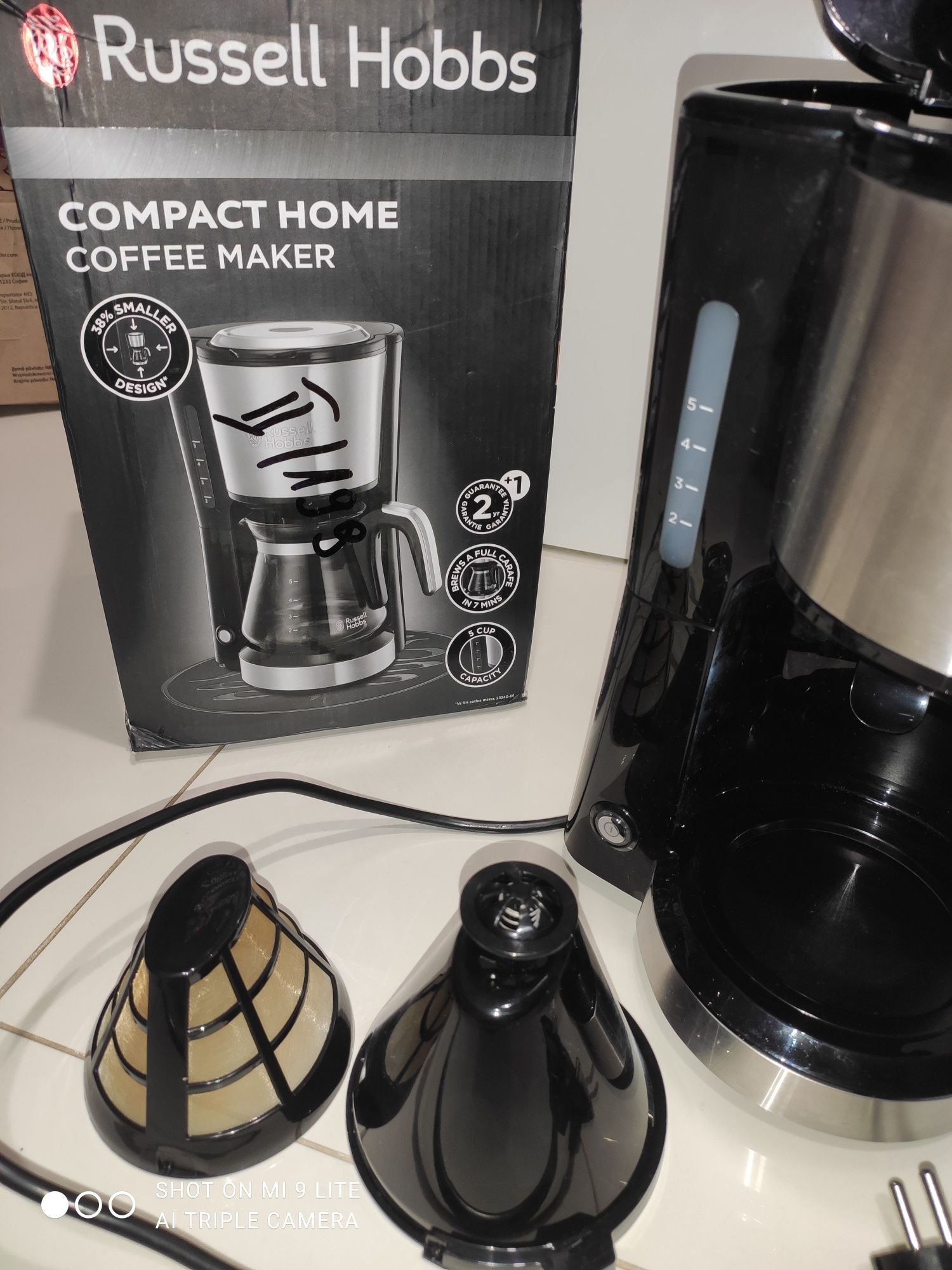 Kompaktowy ekspres do kawy Compact Home  Russell Hobbs