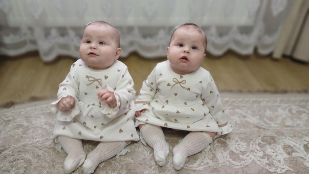 Сукня для двійні, близнят