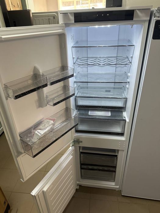 Холодильник  Вбудований вмонтований під забудову  Haier HBW5519E A++