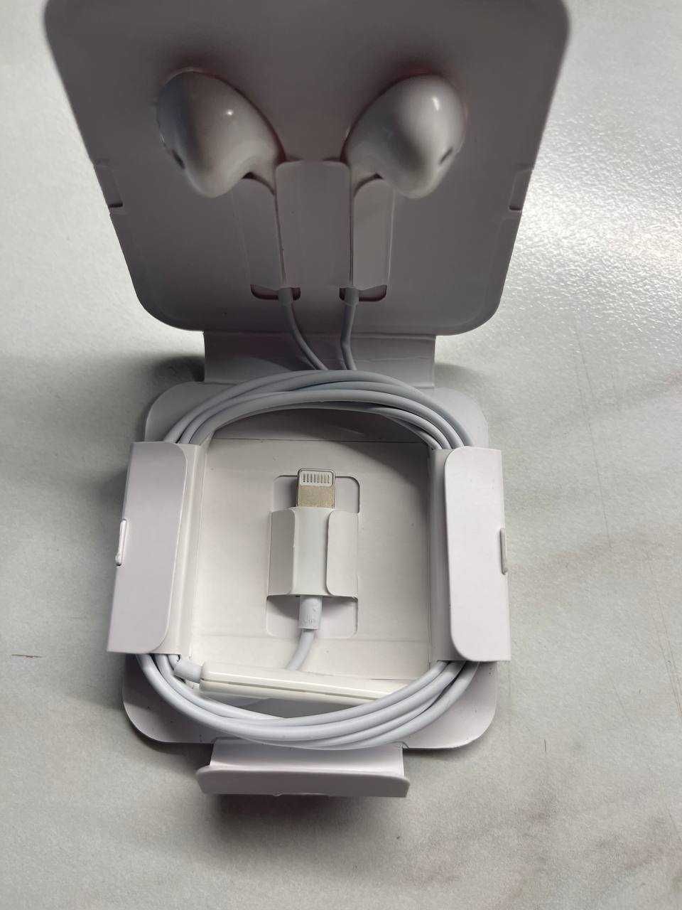 Наушники Apple iPod EarPods with Mic Lightning