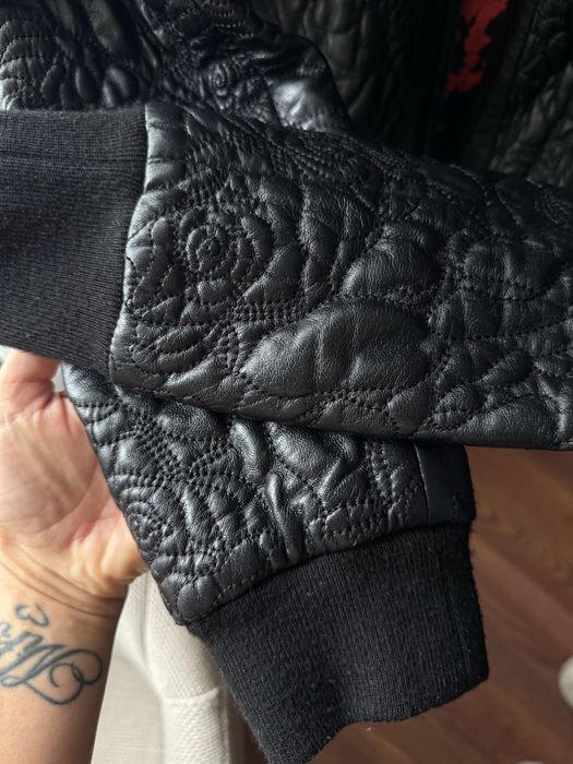 Стильна шкіряна куртка