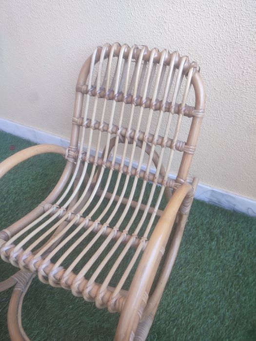 Cadeira de baloiço de criança em bambú