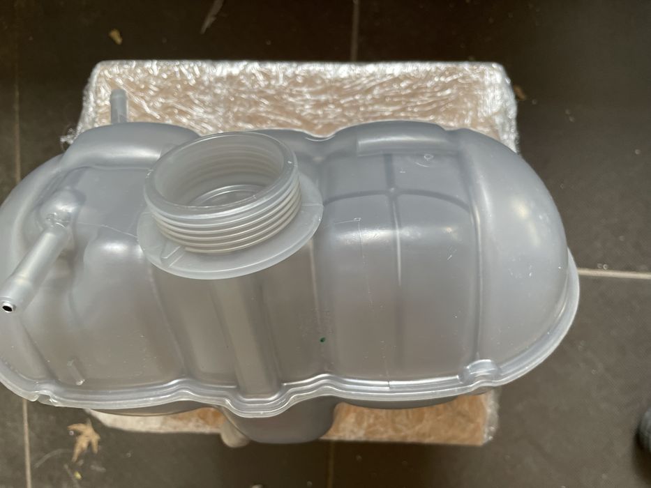 Бачек расширительный ford mustang 2015-2023 форд мустанг