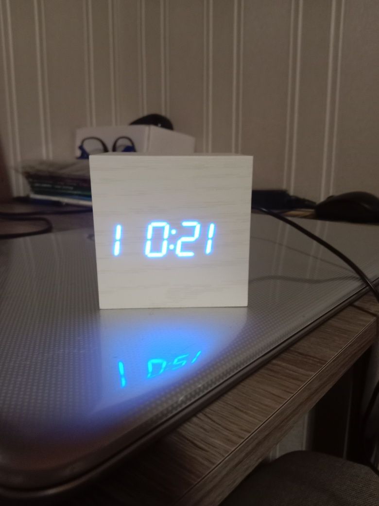 Продаю новий дерев'яний годинник на стіл