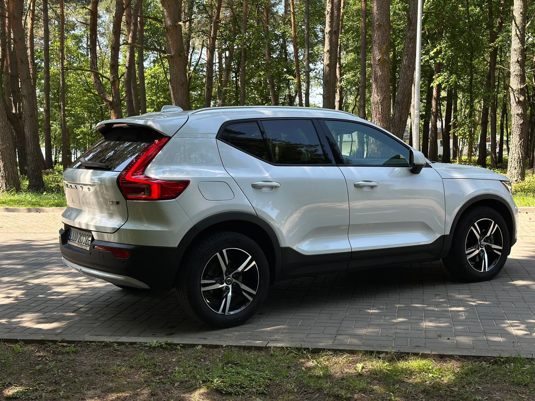 Volvo XC 40 Biała_perła_jak_nowy_Apple_CarPlay_Mild_Hybrid_GWARANCJA_
