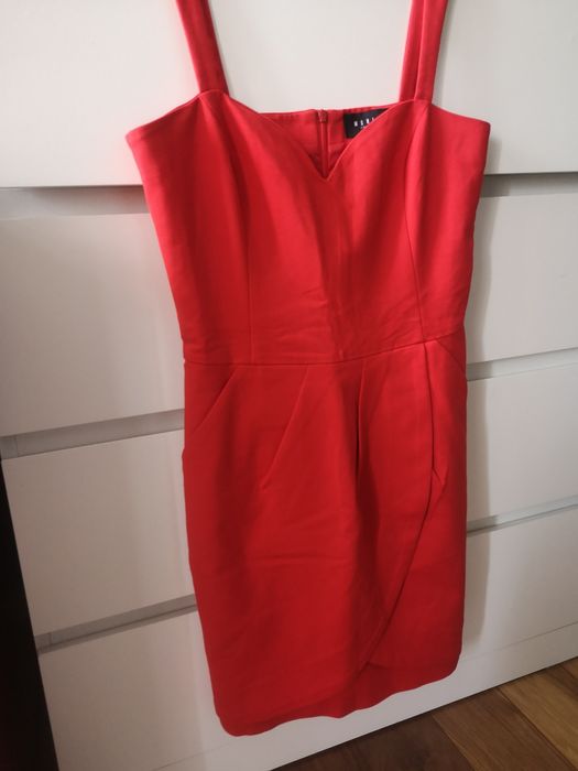 Czerwona sukienka dekolt serce Mohito 38