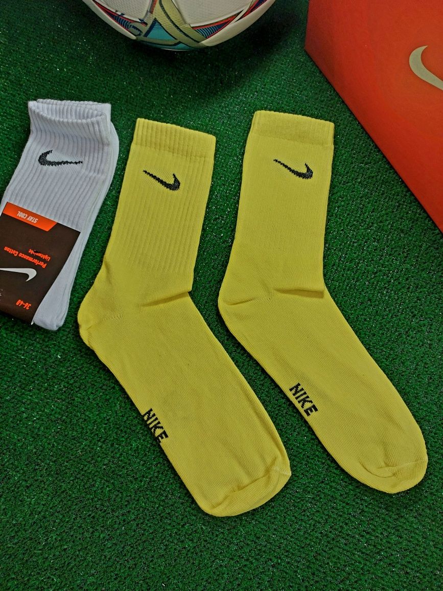 Skarpety Nike długie białe czarne kolorowe