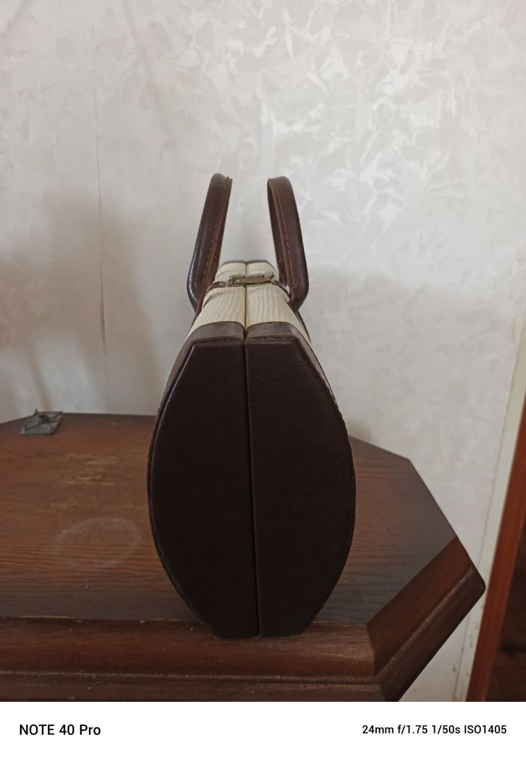 Продам оригинальную подарочную упаковку для коллекционного вина