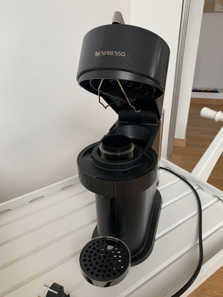 Máquina Nespresso Vertuo Next Premium