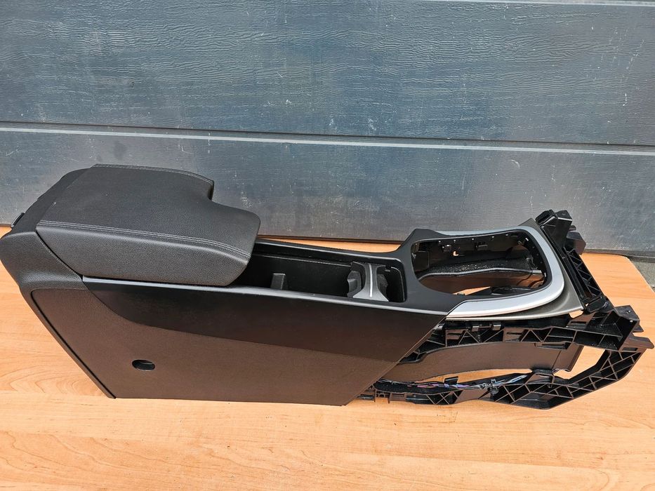 PODŁOKIETNIK SKÓRZANY TUNEL ŚRODKOWY RĘCZNY MANUALNY SCHOWEK OPEL INSIGNIA A EUROPA CZARNY