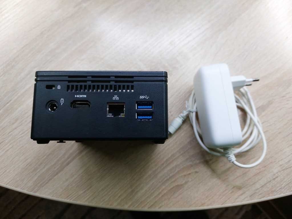 міні комп’ютер, неттоп, Gigabyte Brix (GB-BACE-3000)