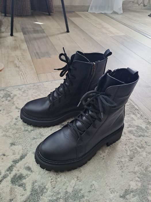Ботинки нові , розмір 38-39