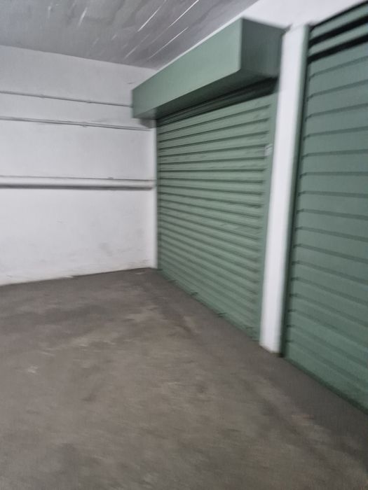 Vende se garagem em box fechada  proximo da rotunda do hospital