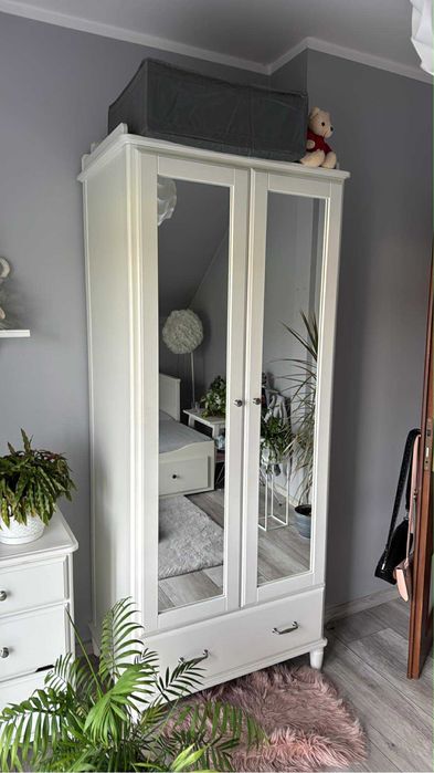 Biała szafa IKEA