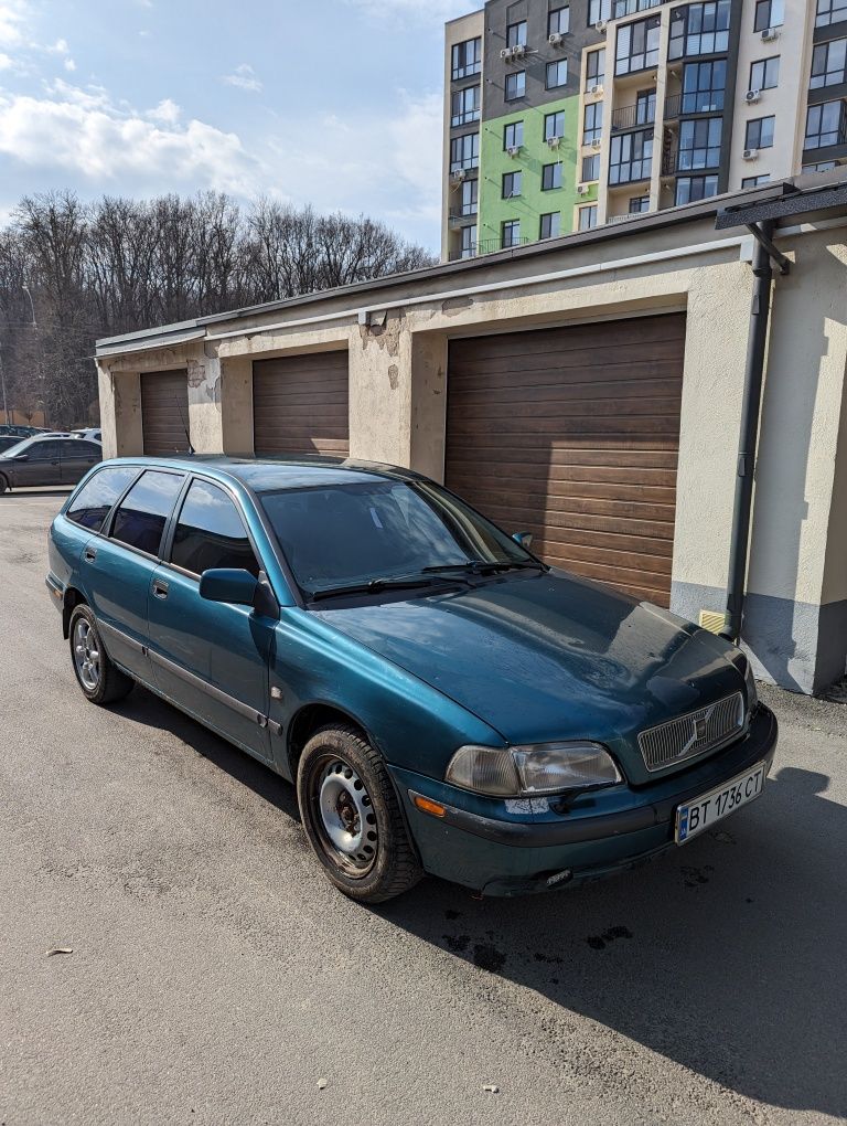 Продам Volvo V40 1998