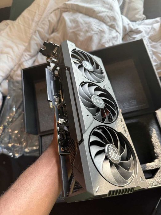 ASUS TUF RTX 4070 Ti SUPER 16GB — топова відеокарта в ідеалі