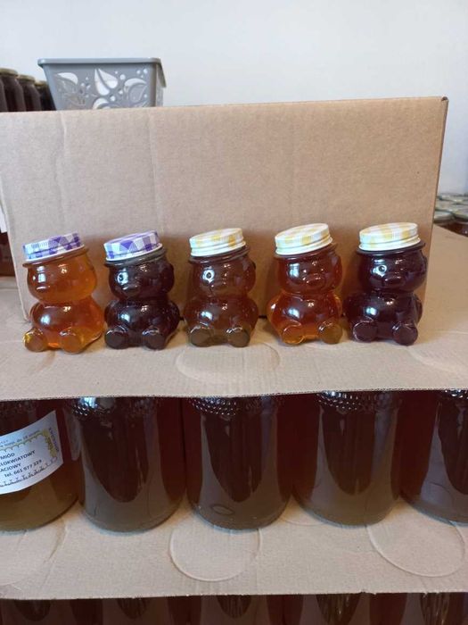 Miód w słoikach w kształcie misia