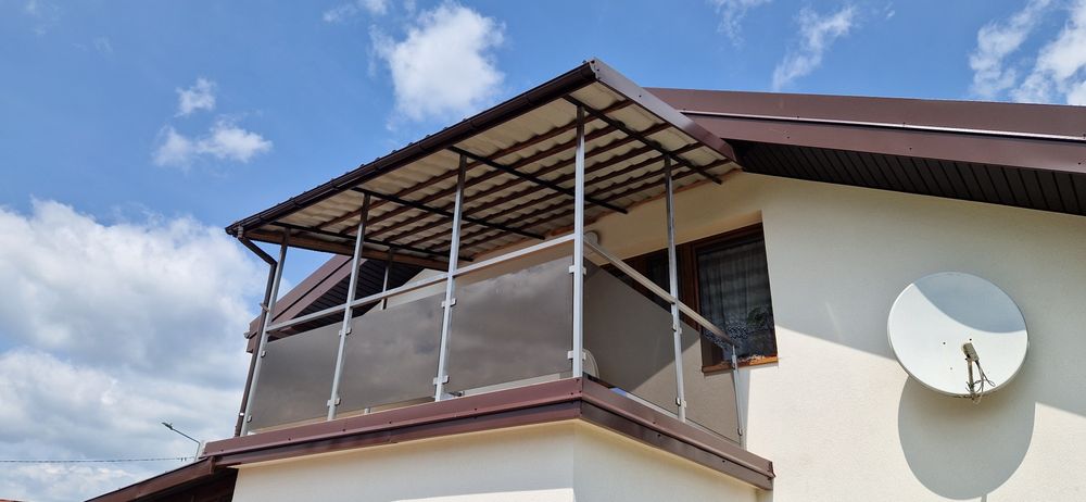 Balustrada na balkon i schody malowane proszkowo i ze stali nierdzewn