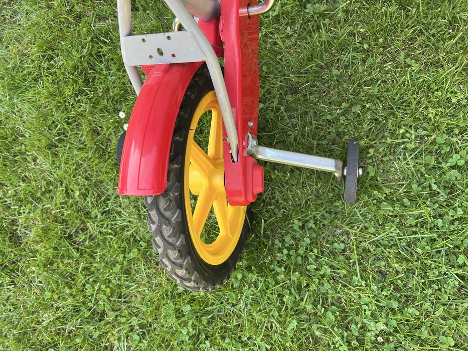 Rowerek z bocznymi kółkami