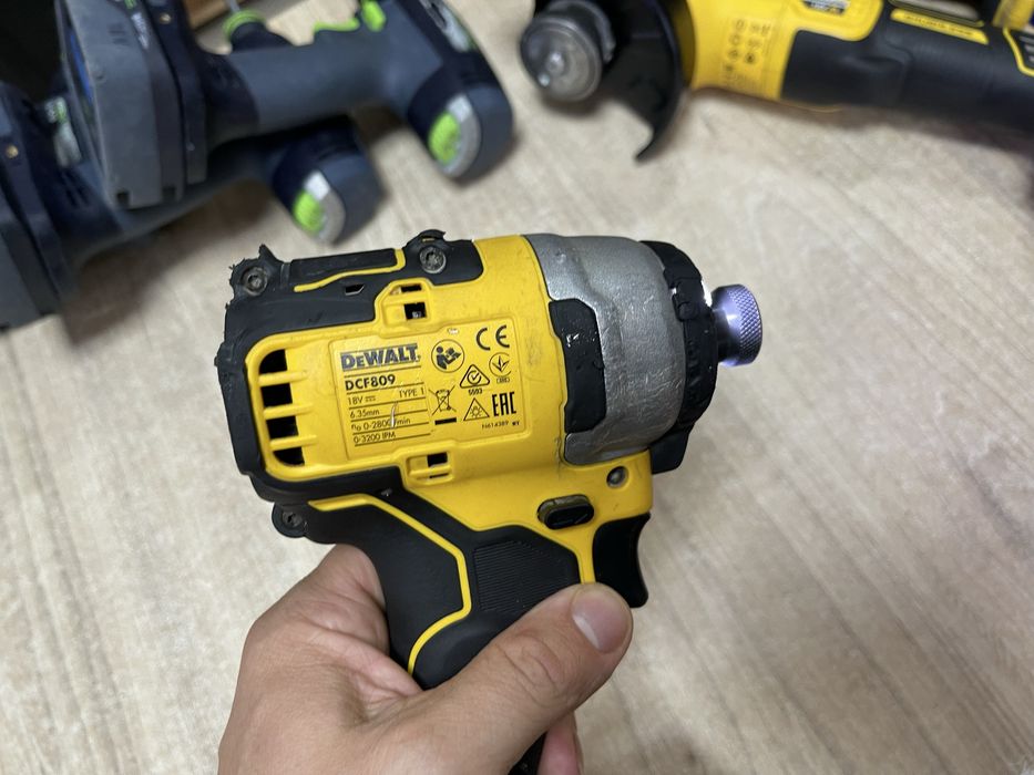 Dewalt DCF809 + АКБ 4.0Ah / безщітковий імпакт Девольт