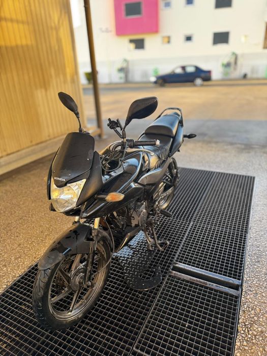 Honda 125 em bom estado