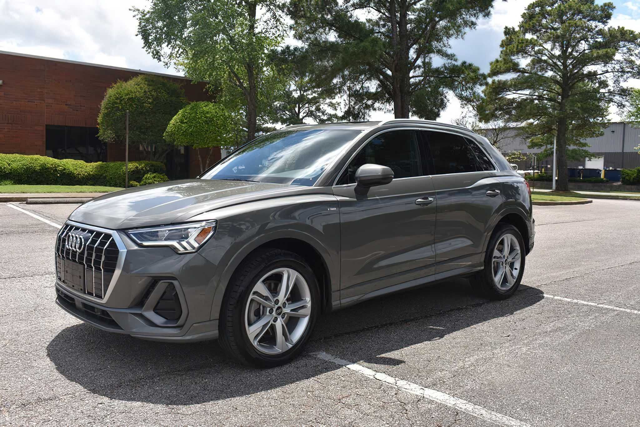 Audi Q3     2021