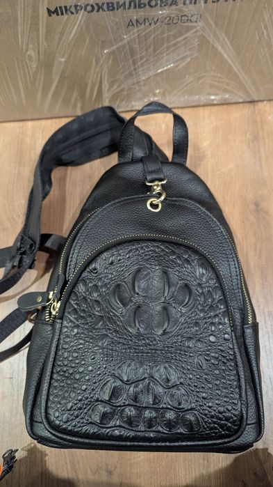 Жіночий шкіряний рюкзак Keizer K1315-black.