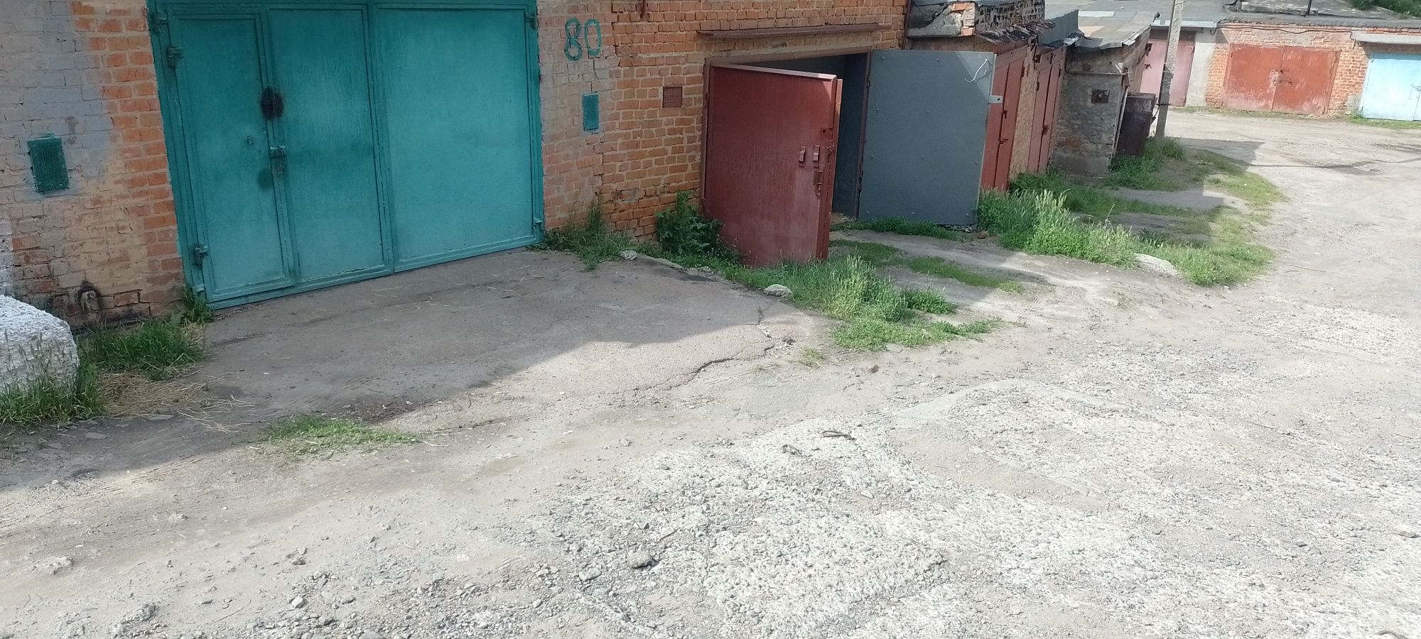 Продам гараж в районі 2 школи