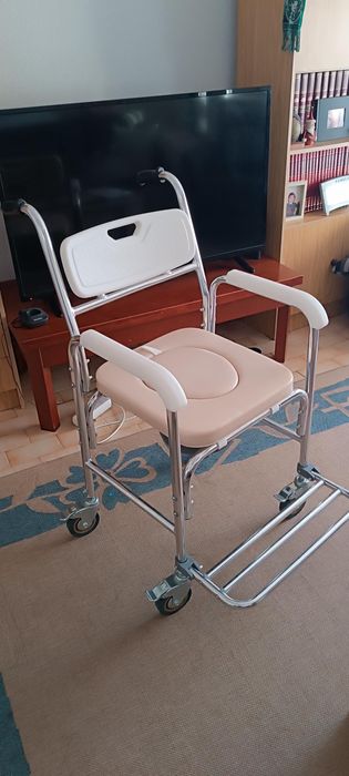 Cadeira de Banho com Rodas