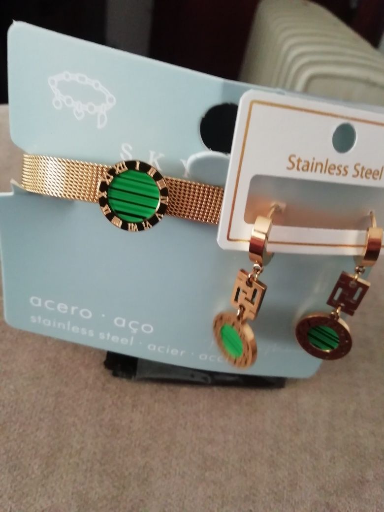 Anéis, alianças, elegância perfeita, fios,brincos, pulseiras etc.