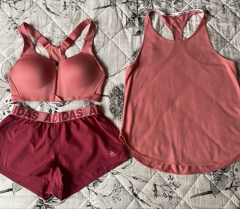 Комплект топ, шорты и футболка Adidas