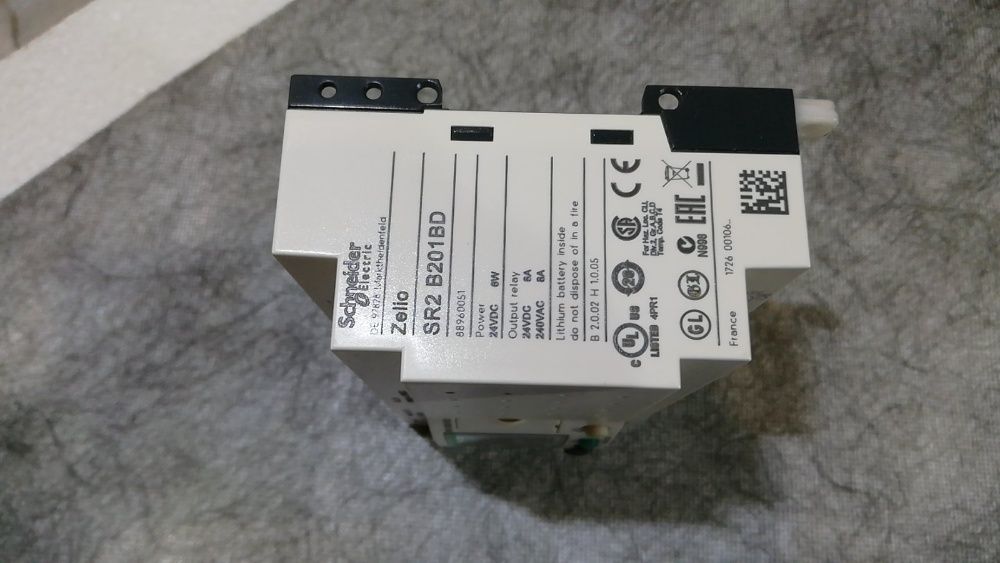 ZELIO контроллер 12ВХ/8ВИХ. РЕЛЕ. =24В SR2B201BD