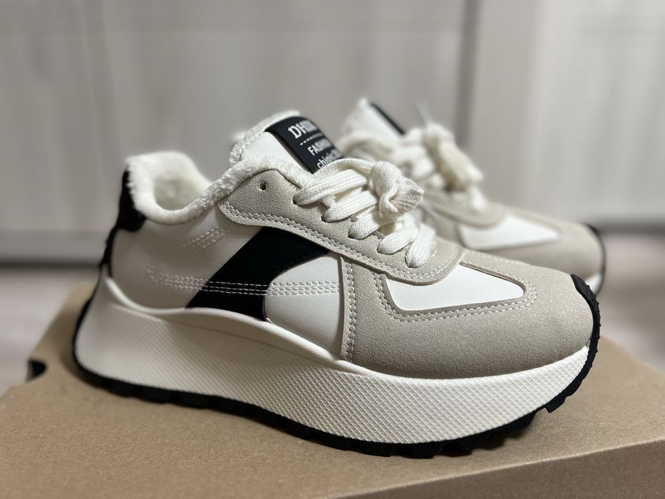 Кросівки жіночі на флісі