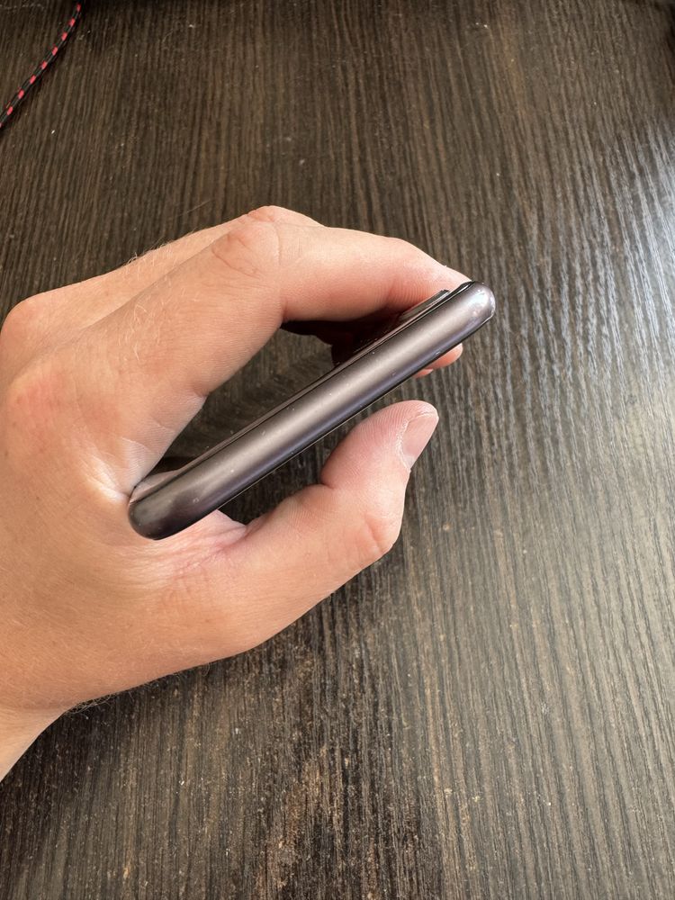 Продам iPhone 8 64Gb