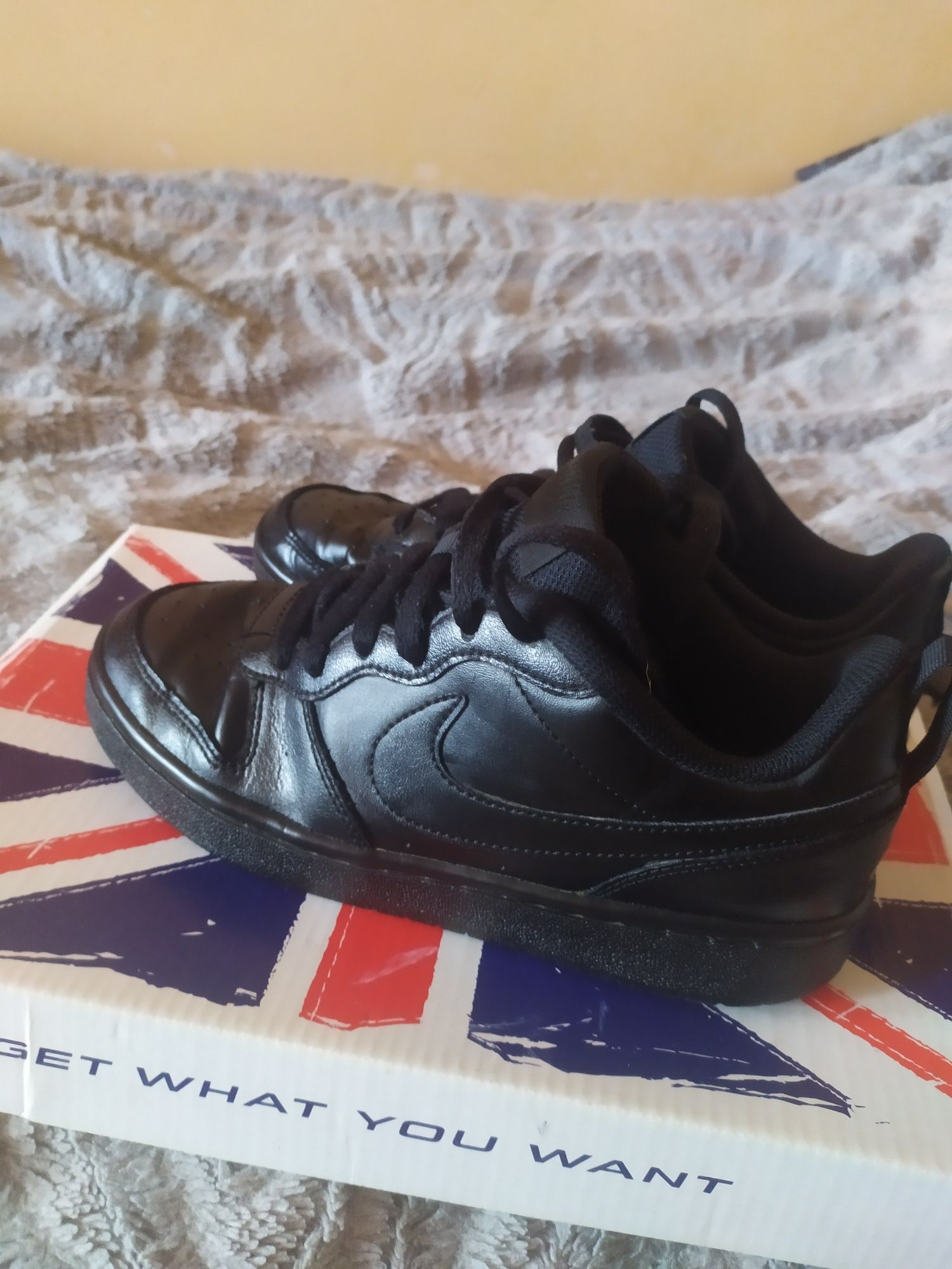 Buty sneakersy chłopięce NIKE, r. 37.5, wkładka 23.5 cm