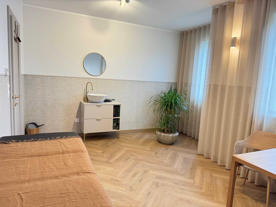 Duży Gabinet 17 m² dla Profesjonalisty - 3 Dni/Tydzień