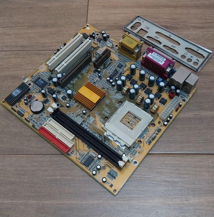 Motherboard Retro PCChips M810LR para AMD Socket A/462