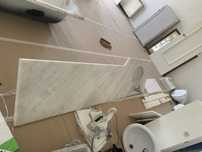Bancada de WC em marmore e lavatorio encastrado