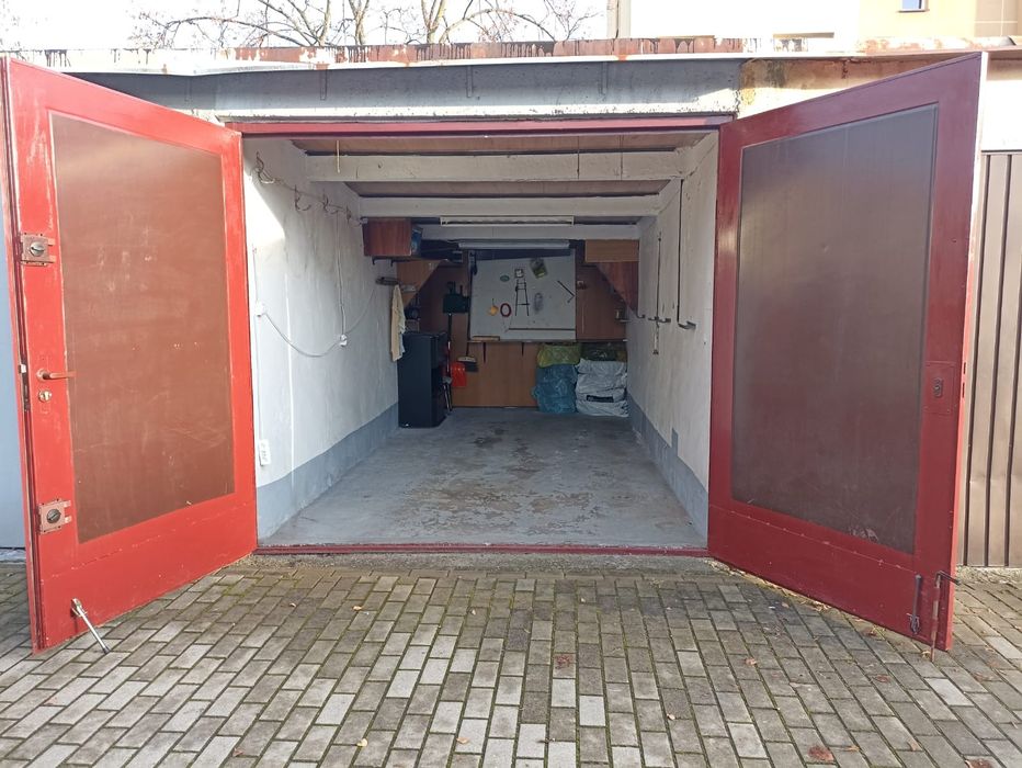 Wynajmę garaż 18m2 Mickiewicza na dłuższy okres