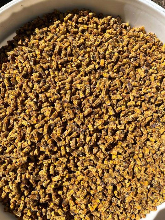 Бджолина перга. Вартість 850 грн за кілограм.