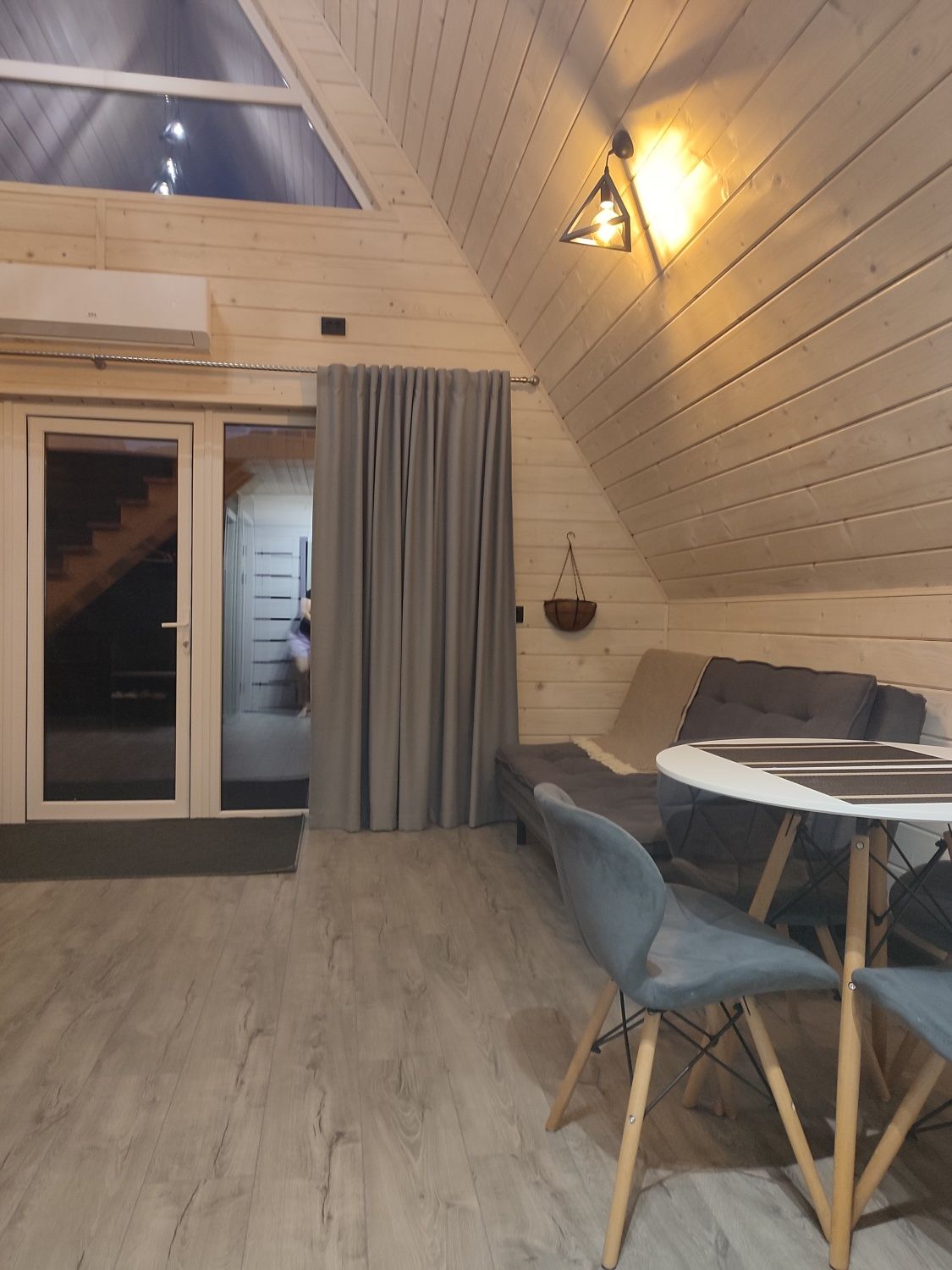 Оренда котеджу в стилі A-frame в Карпатах