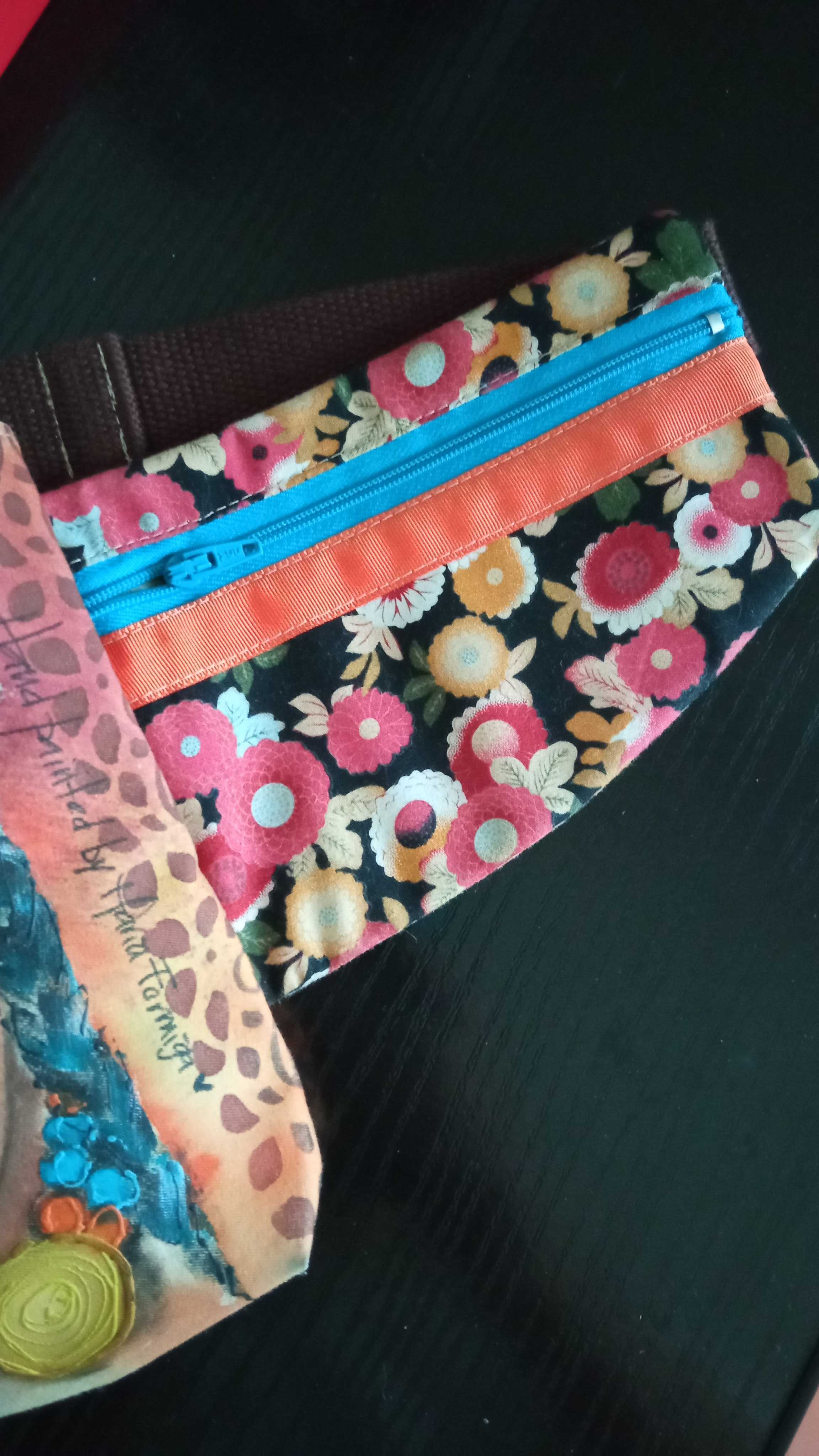 Bolsa de cintura pintada á mão Maria Formiga