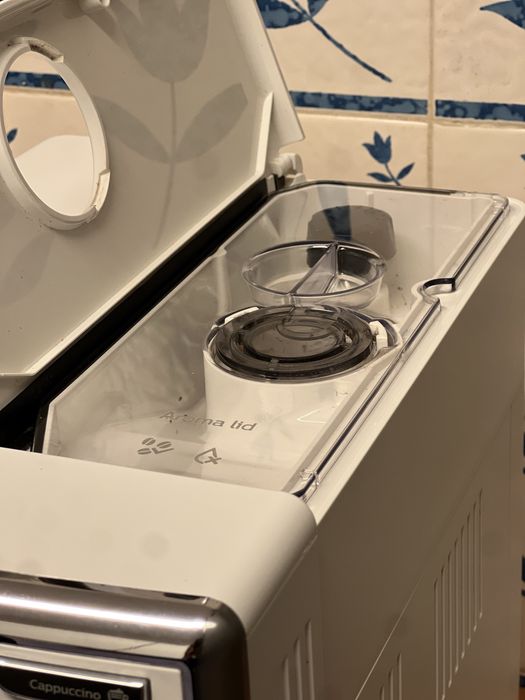 Maquina de café automatica Philips - com moinho integrado - pouco uso