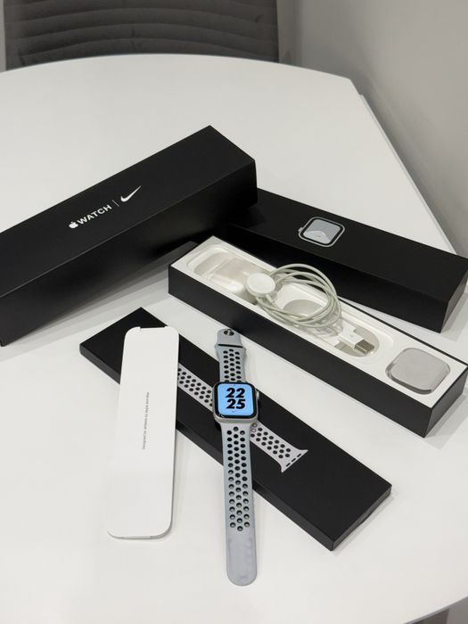 Apple Watch Series 5 44мм Nike