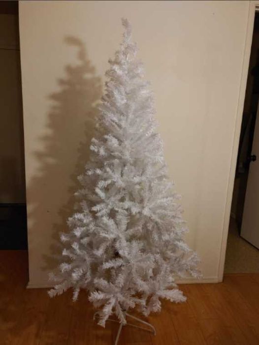 Sztuczna choinka biała sosna ze stojakiem 150cm