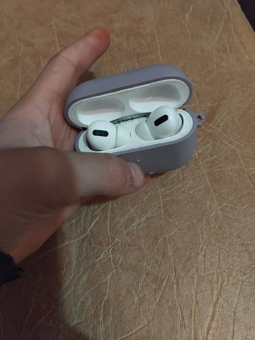 Продам airpods не пам'ятаю яка модель