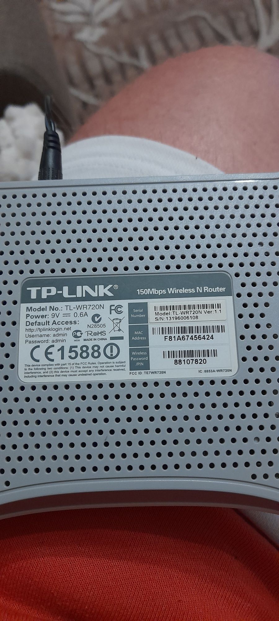 Router TP-LINK model TL-WR720N