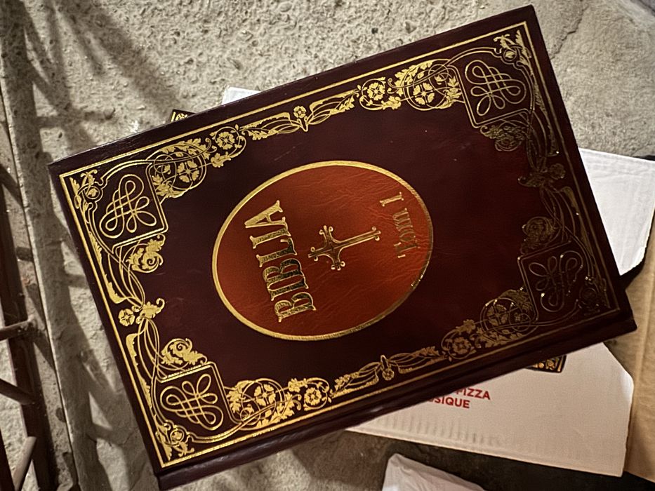 Biblia  .Ksiegi starego  i nowego testamentu - 4 tomy