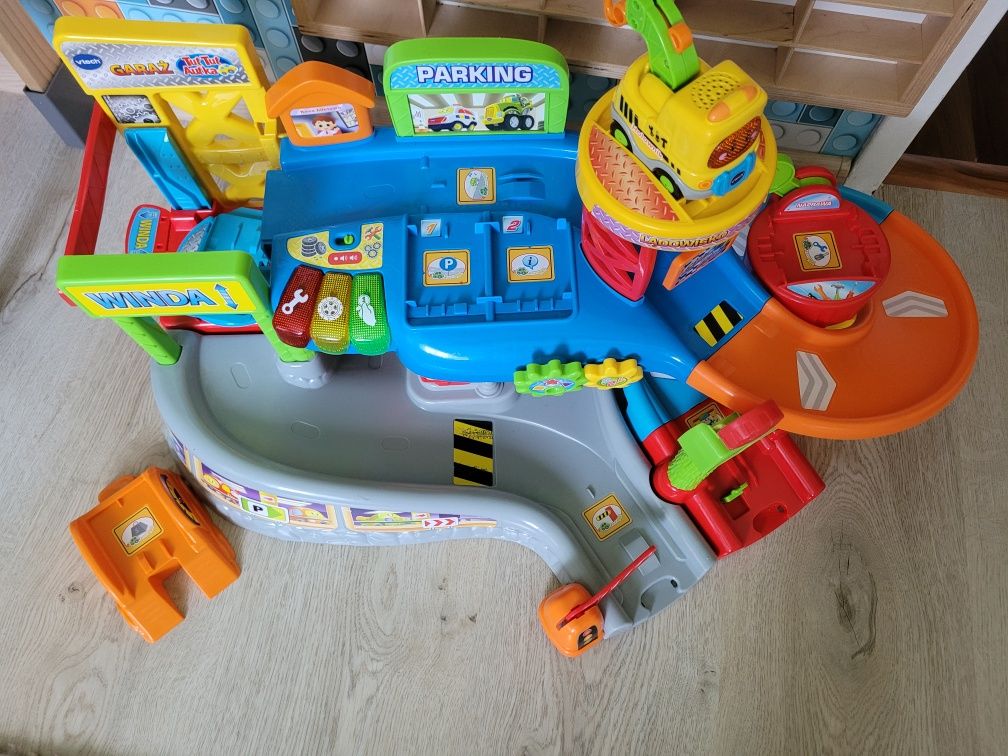 Garaz Vtech tut tut, zadbany. Plus 3 dodatkowe autka.